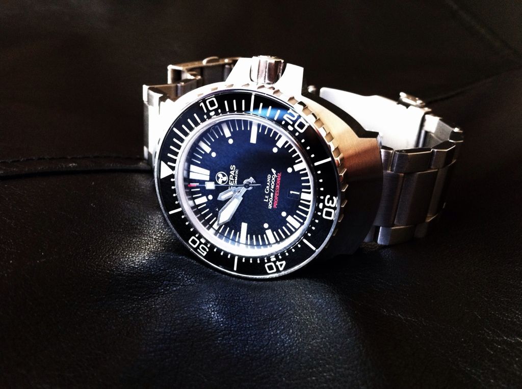 micro brand diver